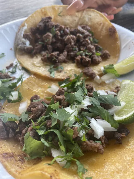 EZ's Tacos y Mas (Food Truck) Picture 1