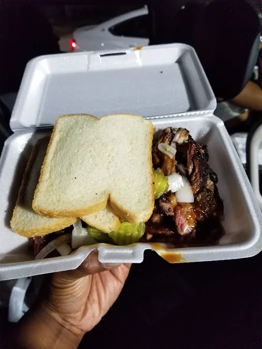 Ike's BBQ (Food Truck) Picture 5
