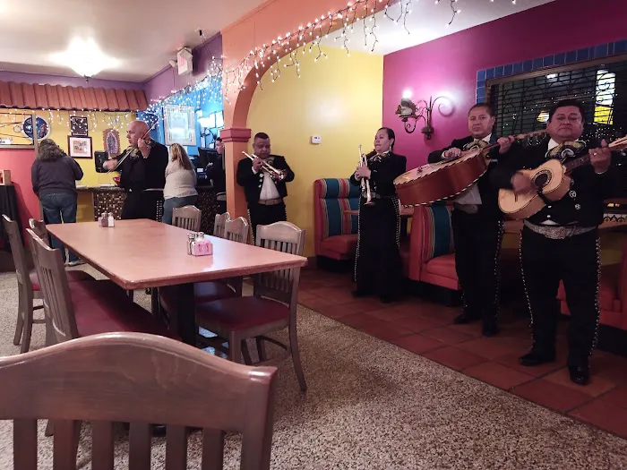 El Jardin Restaurant Picture 2