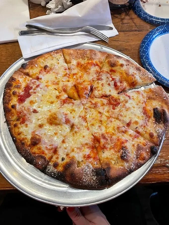 Exploring Pizza Places Locals Swear By – The Best Local Pizzerias to Try