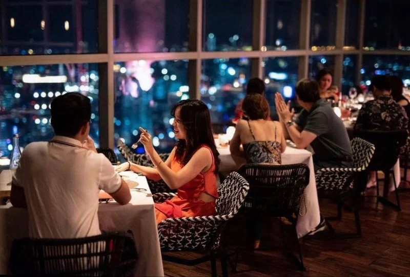 From Street Eats to Fine Dining: Discover Romantic Dining Experiences