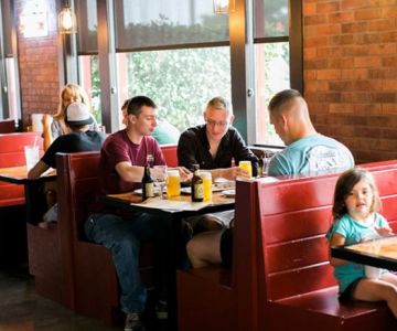 17 Must-Visit Restaurants for a Unique Dining Experience in the U.S.