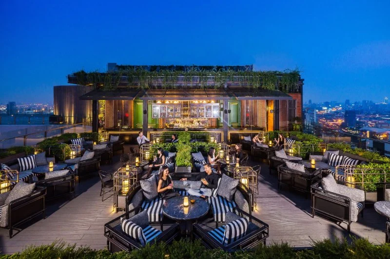 Why Rooftop Restaurants Are Perfect for Date Night: Stunning Views & Intimate Atmosphere