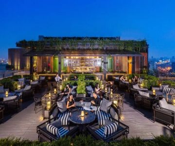 Why Rooftop Restaurants Are Perfect for Date Night: Stunning Views & Intimate Atmosphere