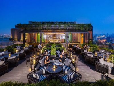 Why Rooftop Restaurants Are Perfect for Date Night: Stunning Views & Intimate Atmosphere