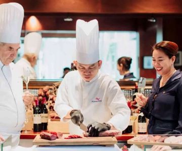 From Street Eats to Fine Dining: Exploring the Best Steakhouses