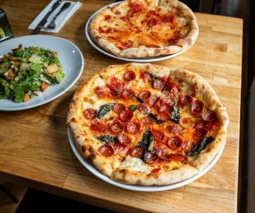 Exploring Pizza Places Locals Swear By