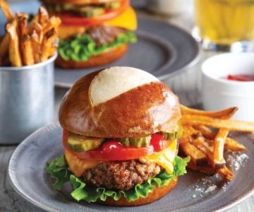 How to Find Burgers and Fries Perfect for Weekend Brunch | Brunch & Snack Chat