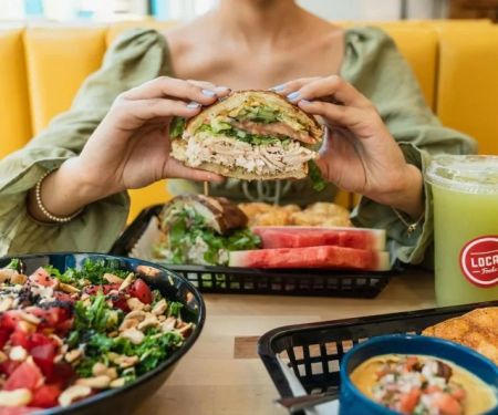 代码How to Eat Healthy at Fast Food Restaurants Without Feeling Deprived