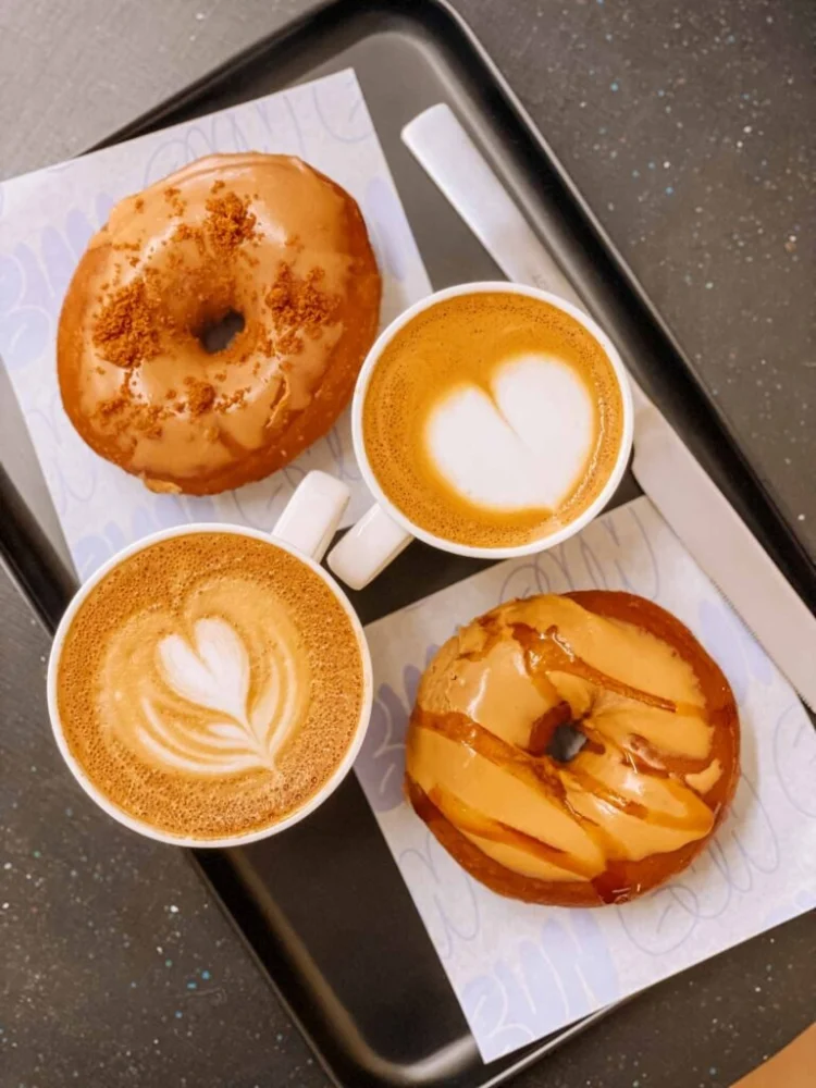 Best Breakfast Cafés with Bottomless Coffee Refills: A Guide to the Best Brews