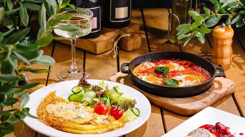 Best Brunch Spots With Seasonal Drink Pairings