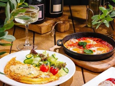 Best Brunch Spots With Seasonal Drink Pairings