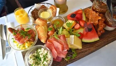 What to Eat at Your First Ever Brunch — A Complete Beginner Guide