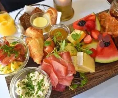 What to Eat at Your First Ever Brunch — A Complete Beginner Guide