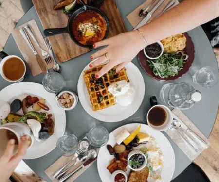 Essential Tips for Dining Out With a Big Group Made Easy