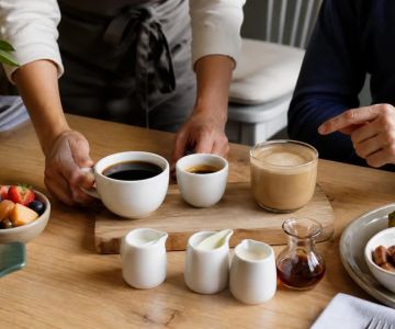 Brunch Coffee Order: Roast, Milk, Sweetness, and Refill Rules